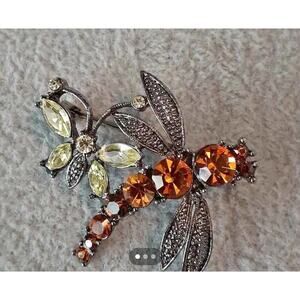 VINTAGE SILVER TONE BROCCH PIN FLOWER DRAGONFLY AMBER GREEN RHINESTONES